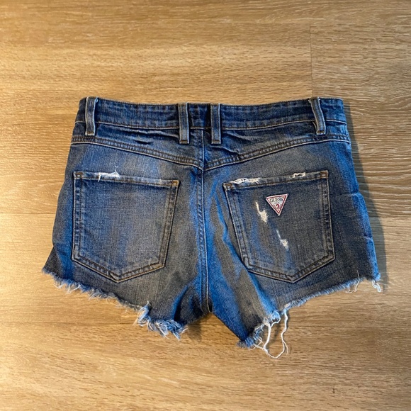 vintage Guess high rise denim short - distressed - Picture 2 of 5